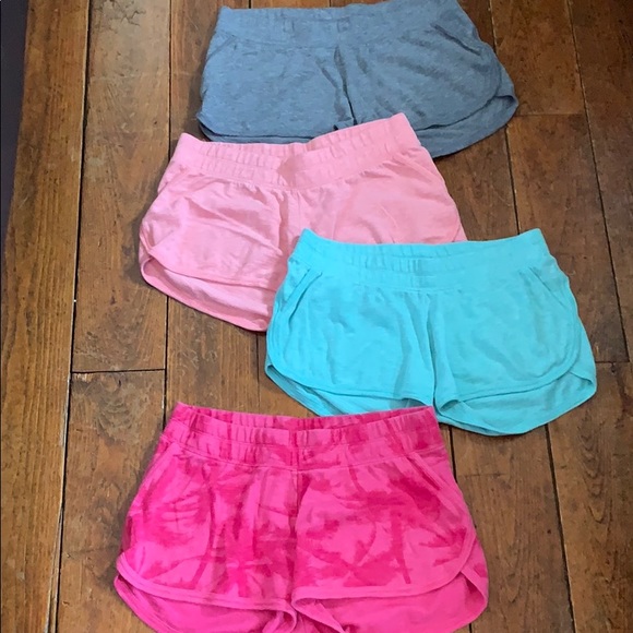 Motherhood Maternity Pants - 4 pairs of Motherhood maternity shorts M